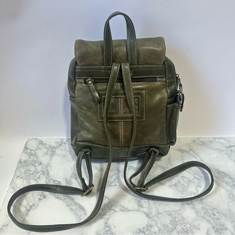 aurielle olive green leather backpack vintage 80’s 90’s distressed bag